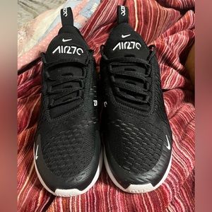 Black Nike Airmax 270s. Women’s size 8. Never worn out of the house. Like new!